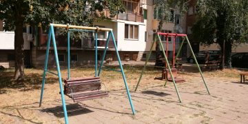 Общината ще ремонтира детска площадка в ж.к. “Димитър Благоев”