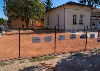 Направиха игрище за петанк и бадминтон в двора на Дневния център за хора с увреждания