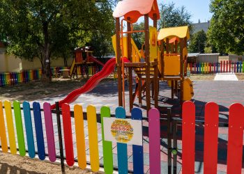 На нова детска площадка се радват малчуганите от ж.к. “Димитър Благоев”