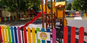 На нова детска площадка се радват малчуганите от ж.к. “Димитър Благоев”