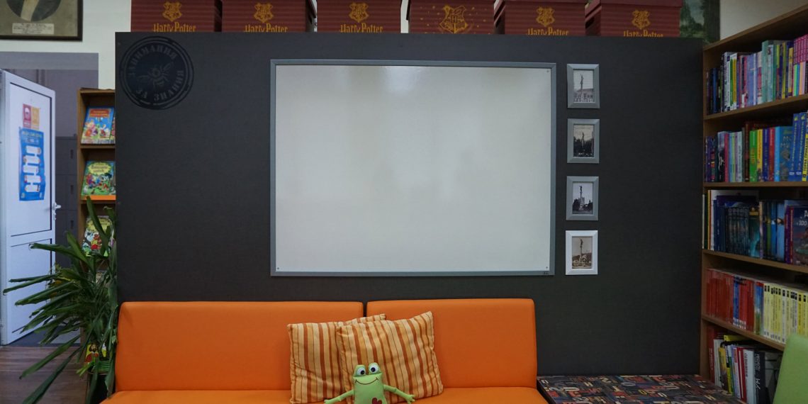 Библиотеката при СУ “Васил Левски” с нов облик