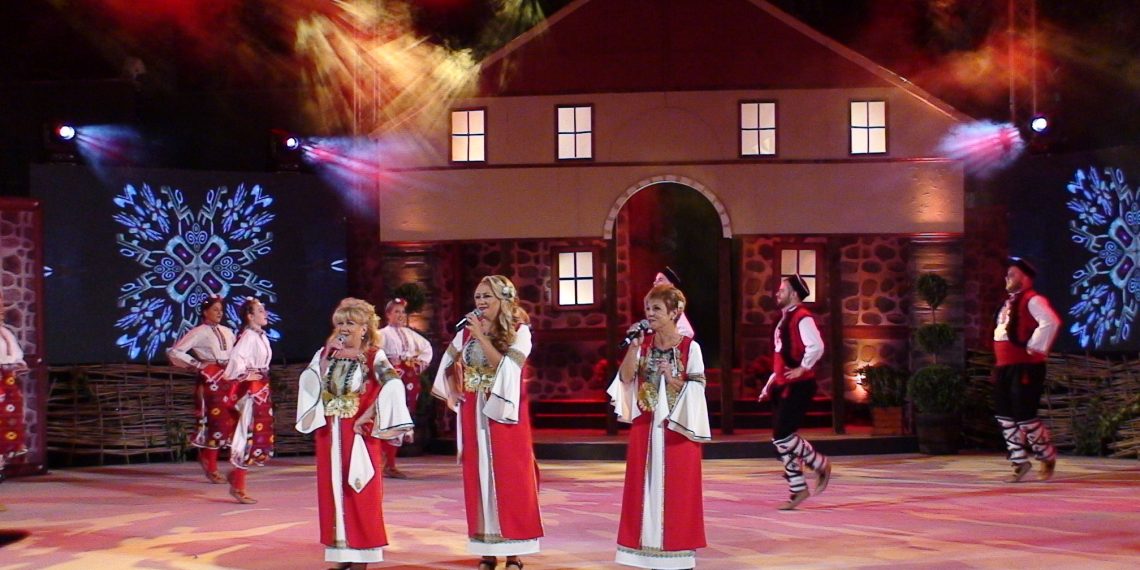 Достойно представяне на трио “Звън” на фестивала “Пирин фолк Сандански”