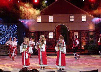 Достойно представяне на трио “Звън” на фестивала “Пирин фолк Сандански”