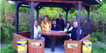 Екипът на “Гражданско Сдружение За Севлиево” отново облагороди беседката в края на велоалеята