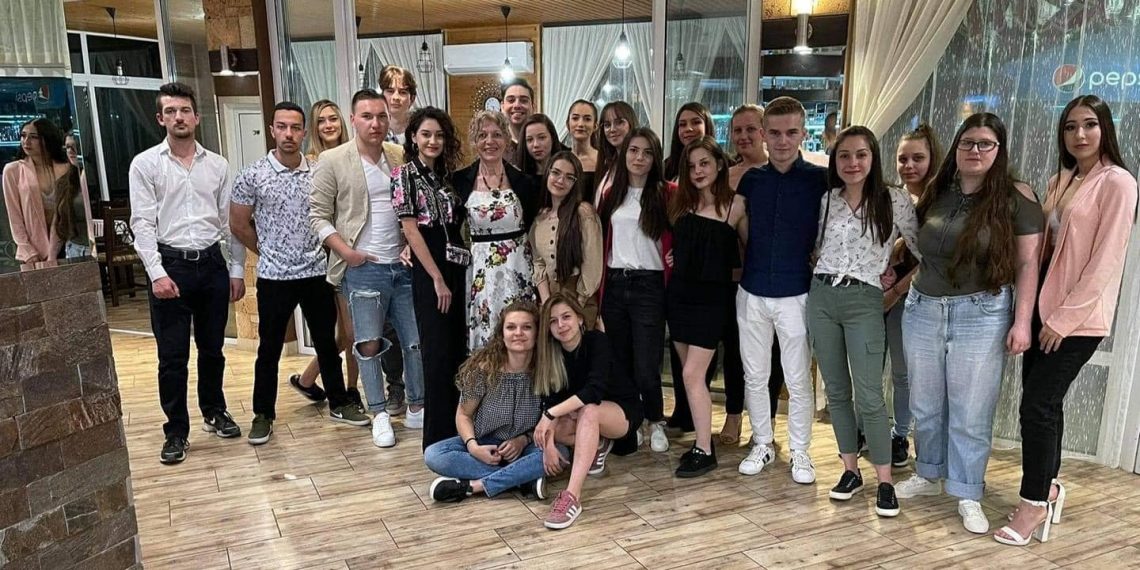 Как се става любим учител?  Урокът на Даниела Йорданова с нейния бивш 12 а при СУ “Васил Левски”