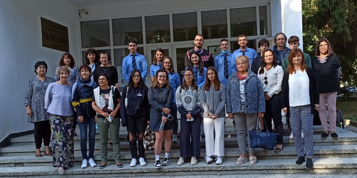 ПГМЕТ “Ген. Иван Бъчваров” бе домакин на финалната дейност по проект “21-ви век активно гражданство”