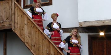 Творчески подарък на трио “Звън” за празника на Севлиево – нови клипове и награда