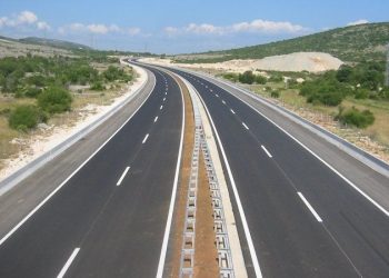 Експерти ще проверяват магистрали и първокласните пътища в страната