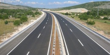 Експерти ще проверяват магистрали и първокласните пътища в страната