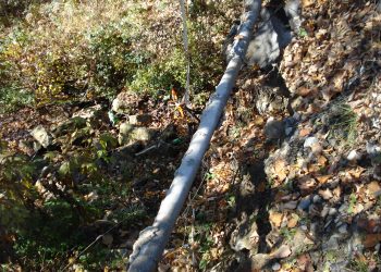 На вниманието на АПИ: Свлачището между Селище и Стоките руши пътя, мостът към с.Кръвеник продължава да пропада