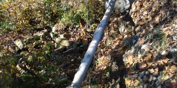 На вниманието на АПИ: Свлачището между Селище и Стоките руши пътя, мостът към с.Кръвеник продължава да пропада