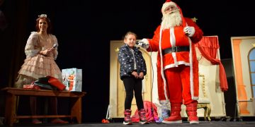 Коледно тържество за малки и големи в габровския театър