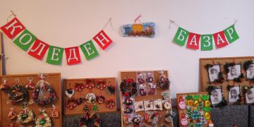 Приказен коледен базар в ДГ “Пролет”, със събраните средства създават кът за родолюбие и битова стая