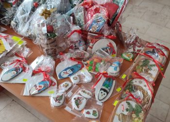 Екипът на ДГ „Мечо Пух“ – с коледен базар, дарява лъч светлина за децата от приюта на отец Иван