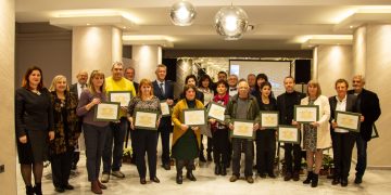 35 здравни работници са отличени с почетната грамота “Дързостта да бъдеш първи”, 18 са от Севлиевската болница