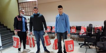 Учениците от ПГМЕТ отново зарадваха възрастни и деца в неравностойно положение