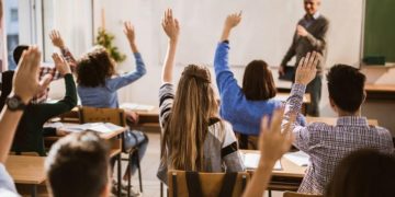 От днес, 6 декември, всички ученици от 1-ви до 12-ти клас се връщат в класните стаи