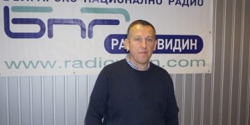 Нищо и по никакъв начин не може да ни вразуми да осъзнаем, че светът нито започва, нито свършва с нас самите