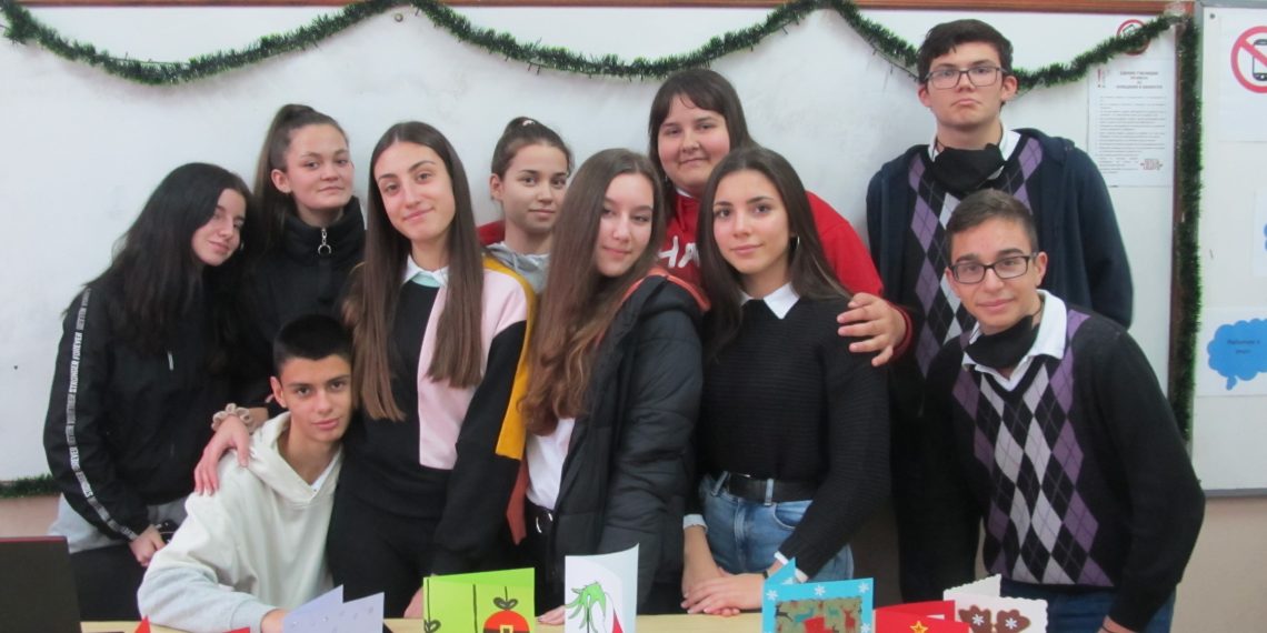 “Направи коледна картичка – подари усмивка”