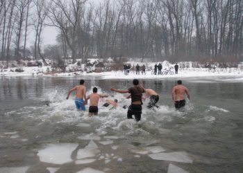 Литийно шествие и спасяване на Богоявленския кръст на Йордановден