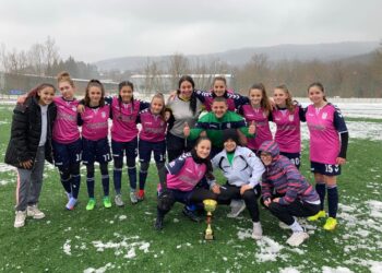 Девойките до 17 години започнаха сезона с разгромна победа с 9:0 и купа за първо място