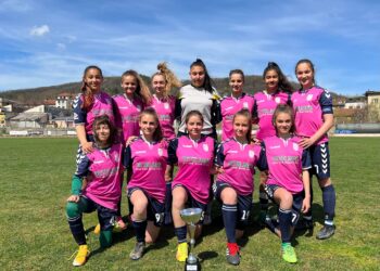 Девойките до 17 г вдигнаха шампионската купа