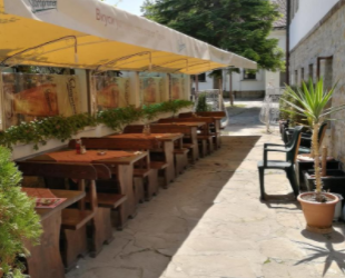 По предложение на кмета, няма да се вдига таксата на заведенията за маси на открито