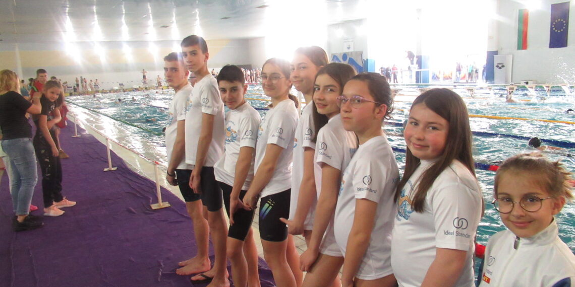 Блестящи Яна Петкова и Ивайла Йонкова в плуването