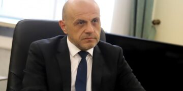 Томислав Дончев: “Всеки министър председател да живее най-малко 5 г. в страната, след края на мандата, за да носи последиците от управлението си”