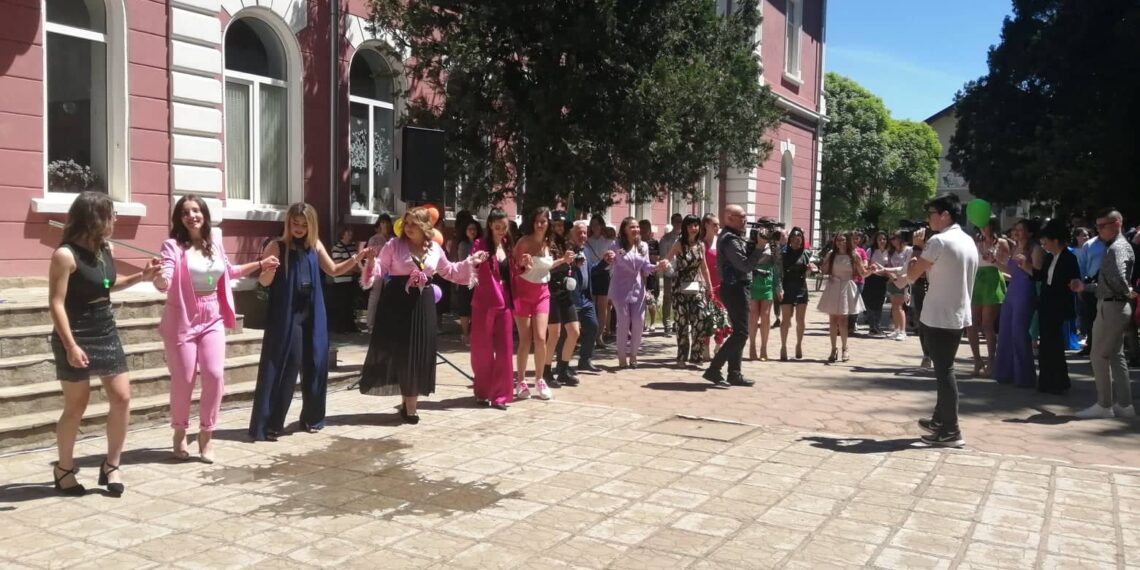 СУ “Васил Левски” изпрати Випуск 2022