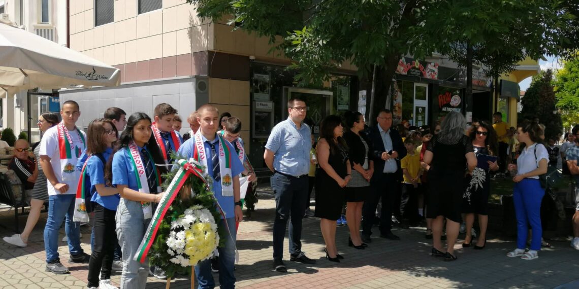 Севлиевци сведоха глави пред делото на Ботев и загиналите за свободата на отечеството