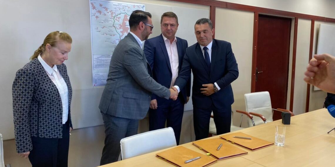 Подписаха договора за проектиране и строителство на тунела под Шипка