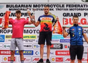 Мъжки битки в кал и дъжд за мотокросистите ни, две купи от Троян