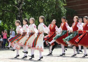 След двегодишна изолация, глъчка изпълни мегдана в Ловнидол