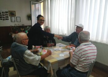 Възрастни хора от Севлиево получиха дарение в навечерието на Еньовден