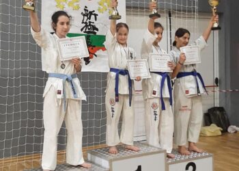 С първото стъпване на татамито – злато в каратето по ката