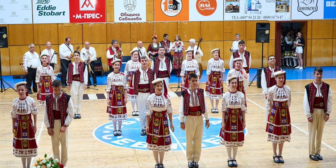 Красотата на българския фолклор оживя в годишния концерт “Нашето богатство”