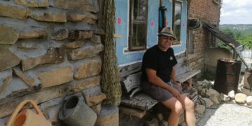 С две ръце и много желание Мирослав Петров гради дом с възрожденски дух в с. Търхово