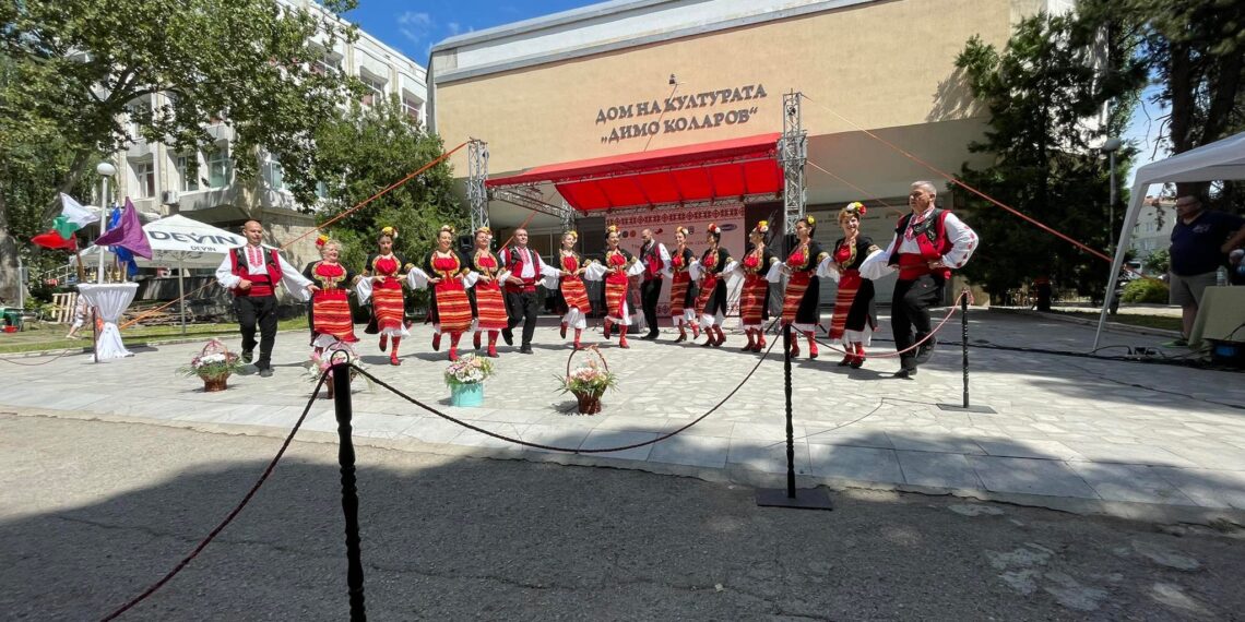Трио “Звън”, танцов клуб “Хопни ми, тропни ми” и 6-годишната Сияна Петрова – с награди от конкурс в Попово