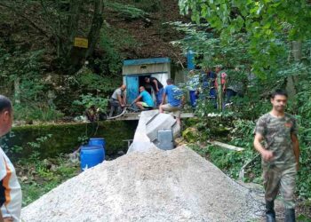 С доброволен труд жители на с. Младен укрепиха водохващане