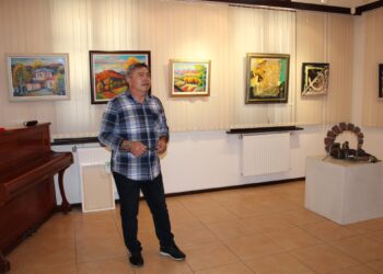 Димитър Георгиев и Илия Ганчев с плакети от “Есенен салон 2022”