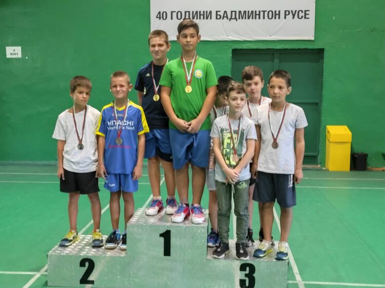 Четири медала по бадминтон от “Русенско лято”
