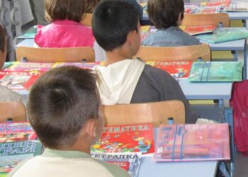 300 лева е еднократната финансова помощ за първокласници и осмокласници