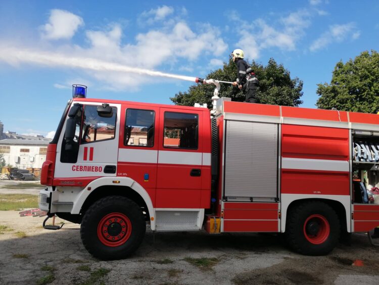 Аплодисменти за севлиевските огнеборци
