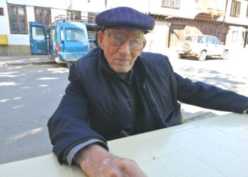 Внук и дядо надживяха вековния праг