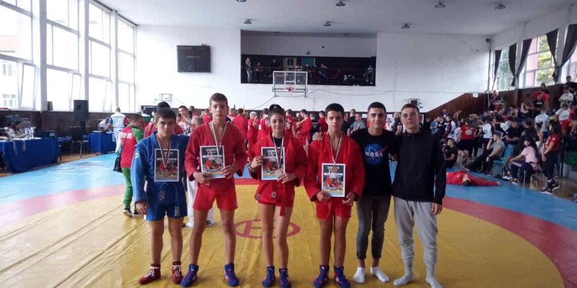 Четири медала от Държавното по самбо