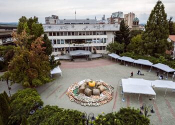 Четвърт век Севлиево има свое знаме, герб и химн