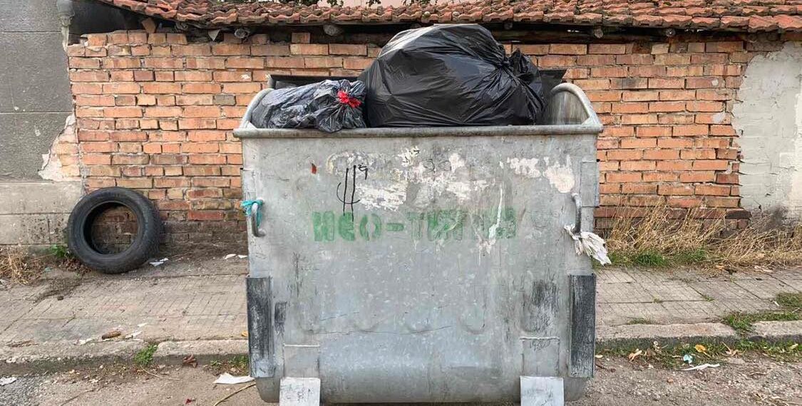 Отново за контейнерите и боклуците до тях