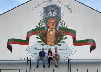 Уникален 10-метров стенопис с лика на Левски изрисуваха в училището в Шумата