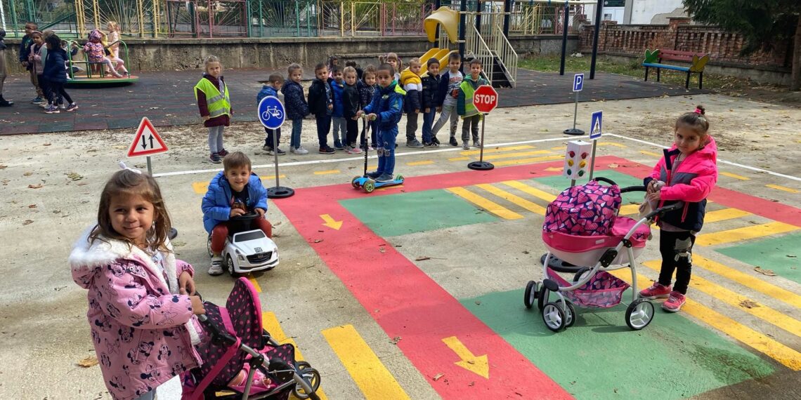 В ДГ “Радост” вече имат площадки по безопасност на движението